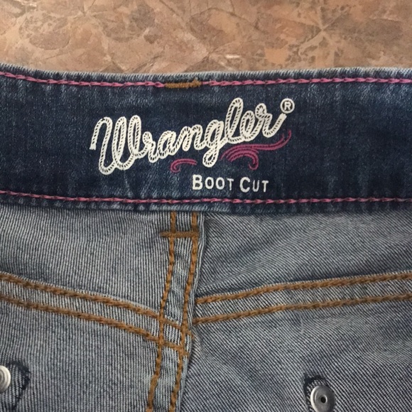 Wrangler women’s signature boot cut jeans - Picture 6 of 16